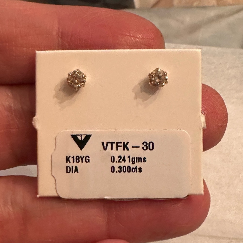 K18 Yellow Gold Natural Earth Mined Diamond Earrings (Brand New)